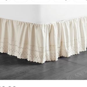 Bee & Willow bed skirt Queen 14"